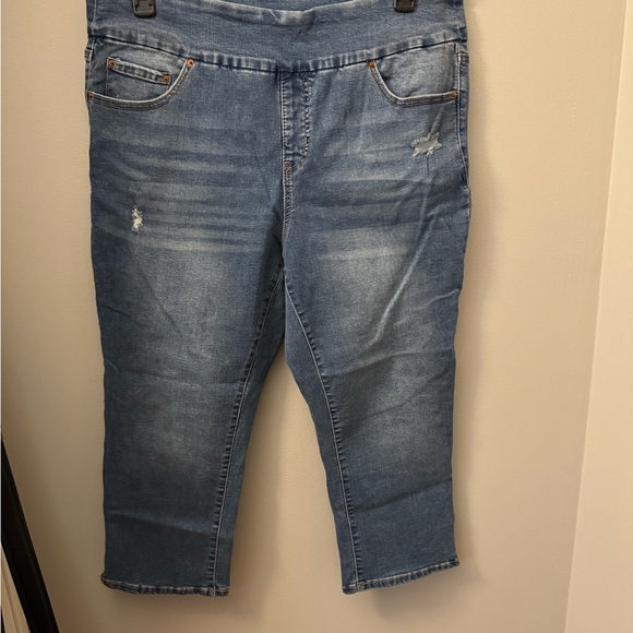 Mid Rise Stretch Capri - Picture 1 of 5